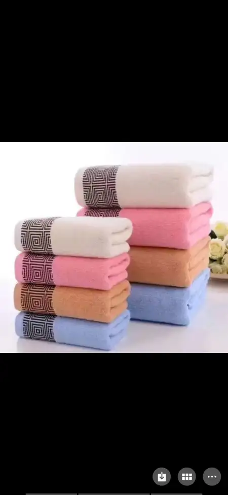 Large and small square towels (the same style of matching bath towels are also available) Large and small square towels (the same style of matching bath towels are also available)